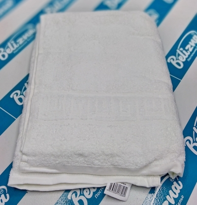 Полотенце махровое с тиснением «Белое» (100х150)